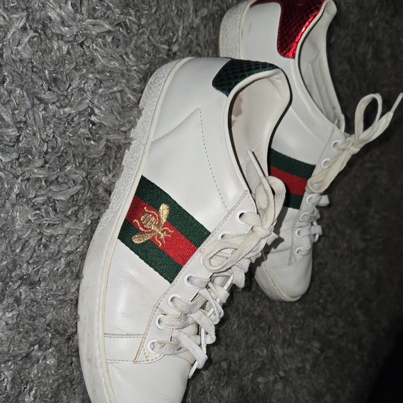 Gucci Women's White Sneakers with Red and Green Accents - Picture 8 of 11